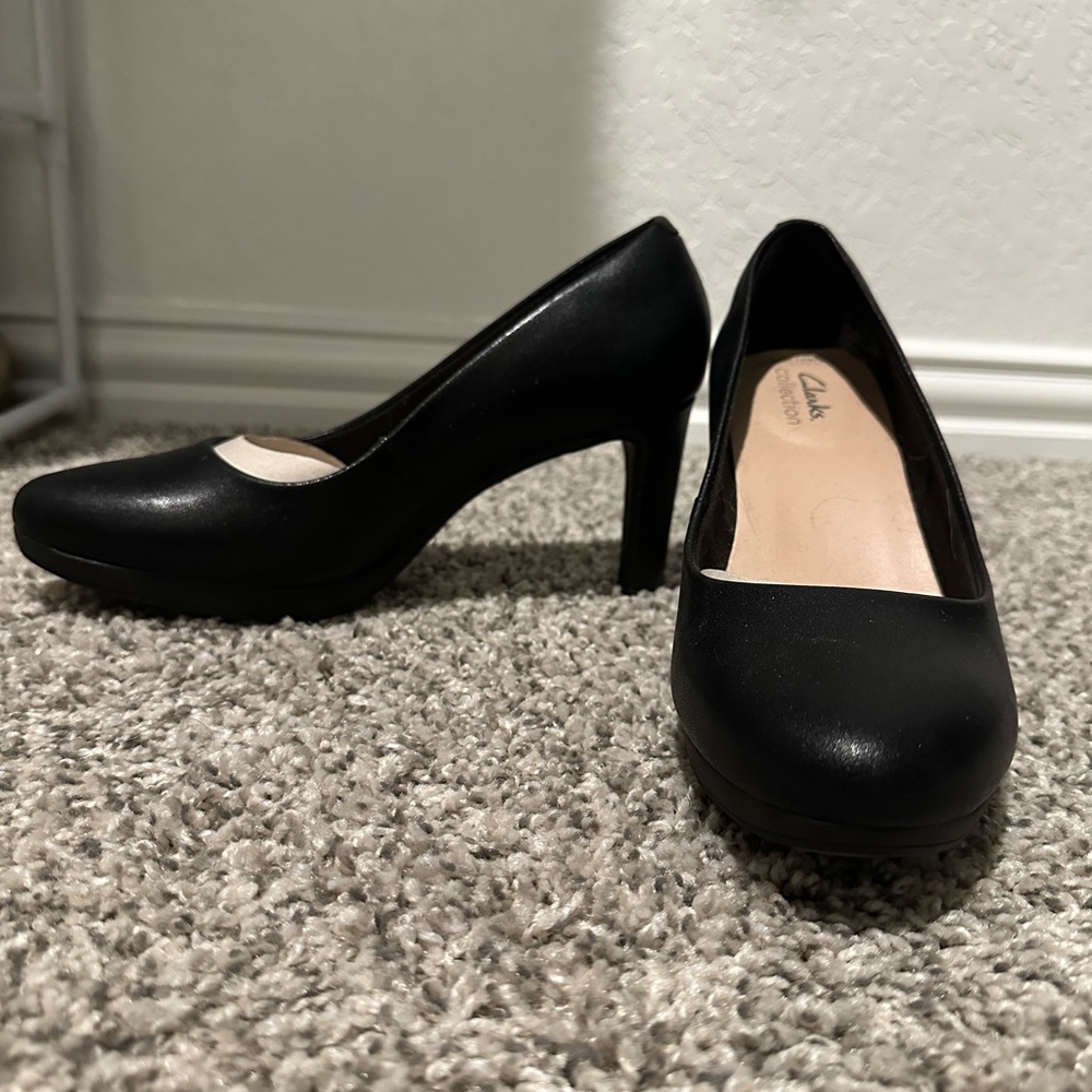 NEW Clarks size 8 Leather Black Heels - Picture 3 of 7